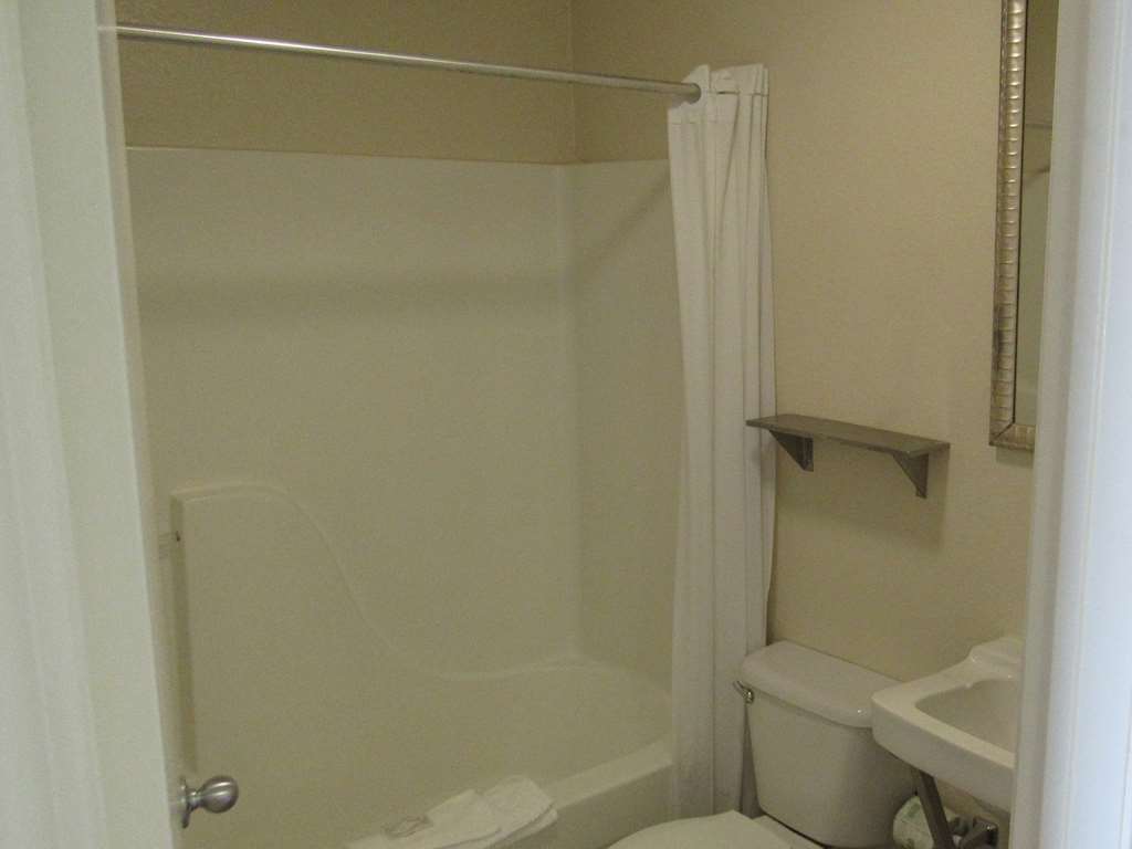 Intown Suites Extended Stay Dallas Tx - Plano Tx Room photo