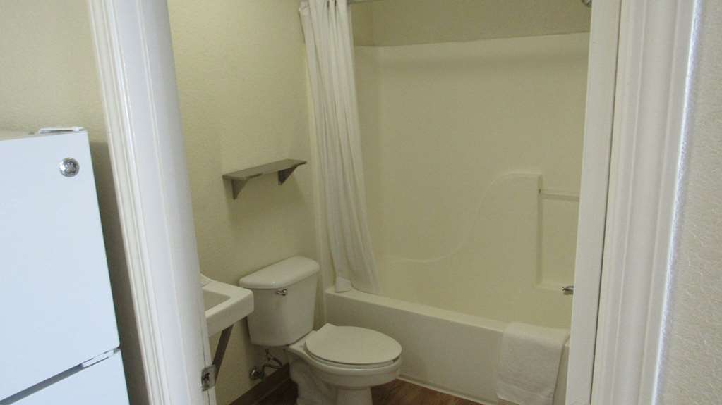 Intown Suites Extended Stay Dallas Tx - Plano Tx Room photo
