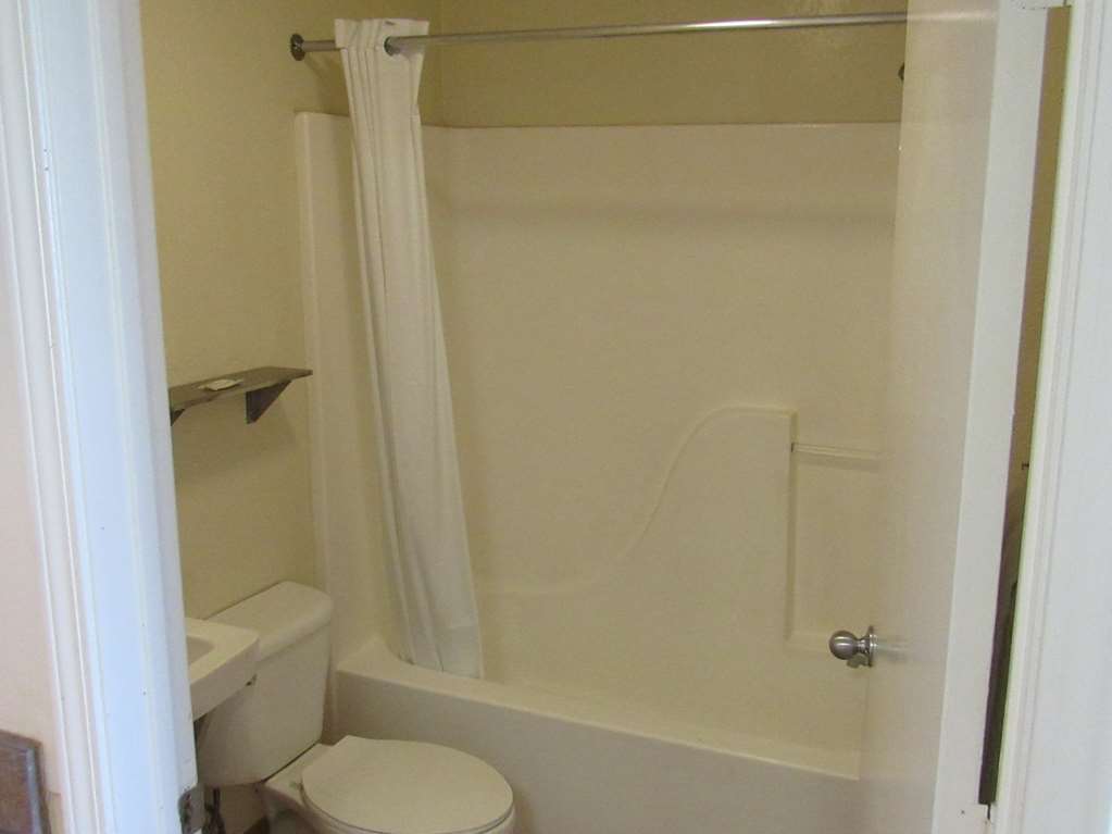 Intown Suites Extended Stay Dallas Tx - Plano Tx Room photo