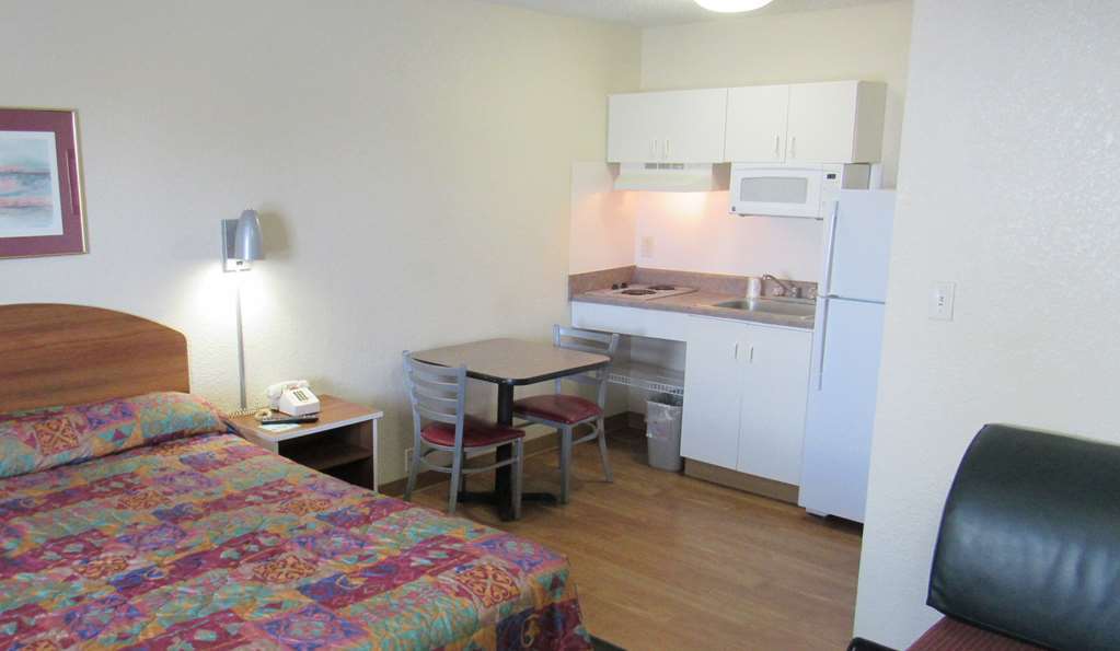 Intown Suites Extended Stay Dallas Tx - Plano Tx Room photo