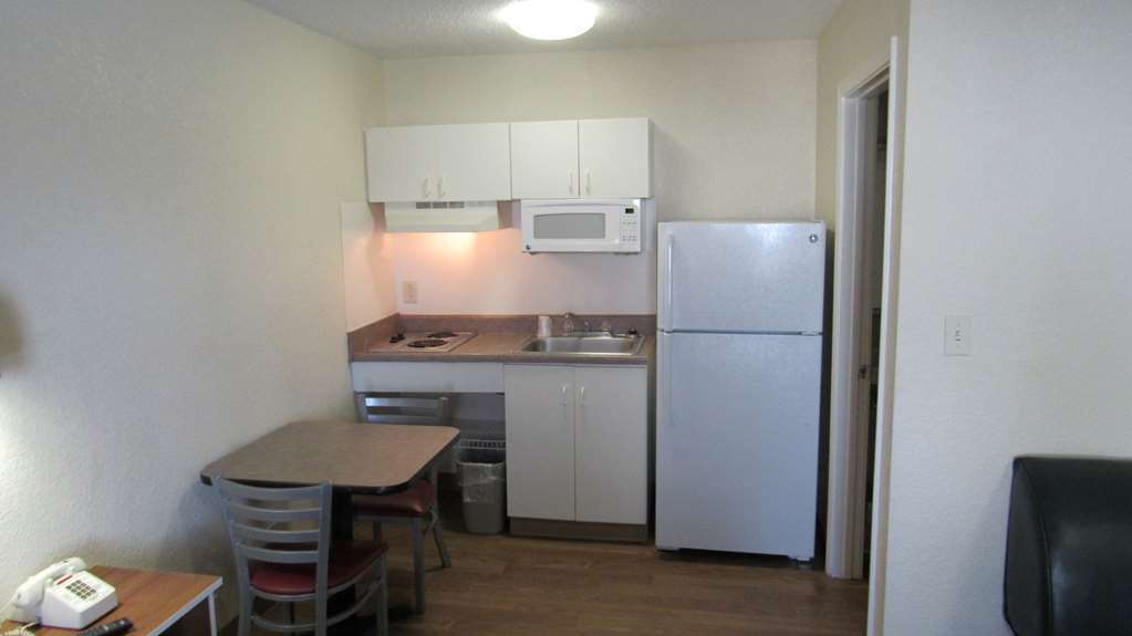 Intown Suites Extended Stay Dallas Tx - Plano Tx Room photo